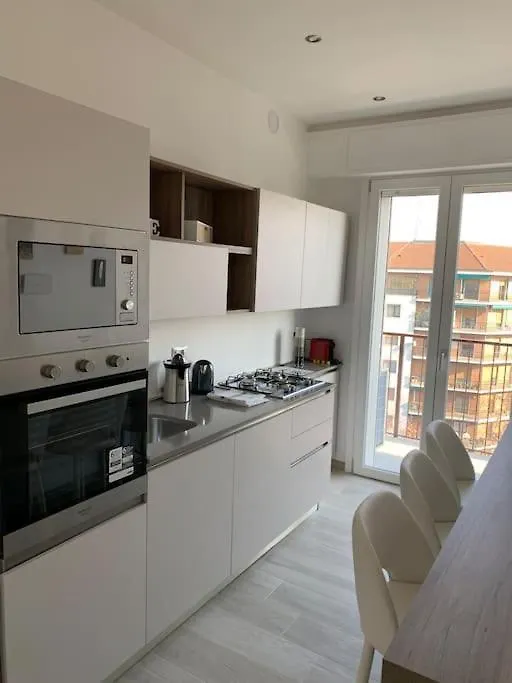 Trilocale Con Vista E Due Bagni Vicino Citylife Milan Italy