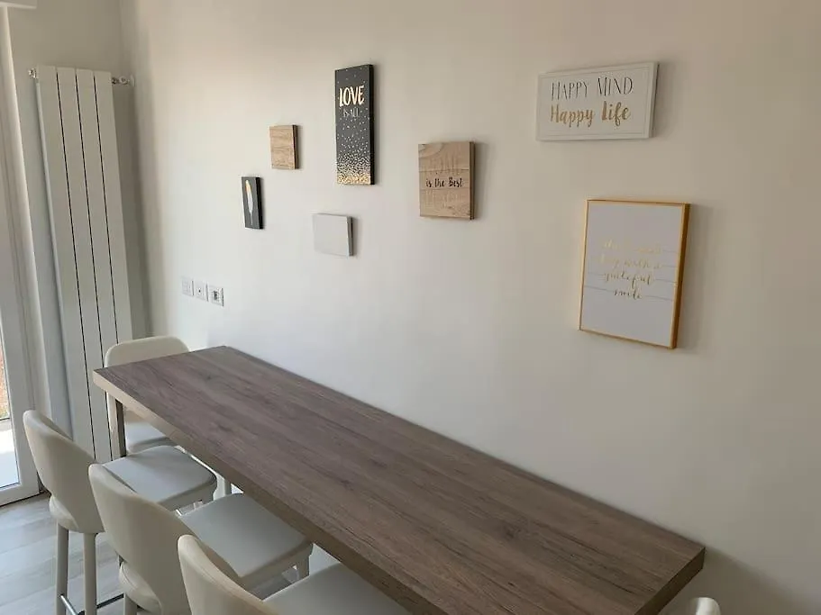 Apartment Trilocale Con Vista E Due Bagni Vicino Citylife Milan